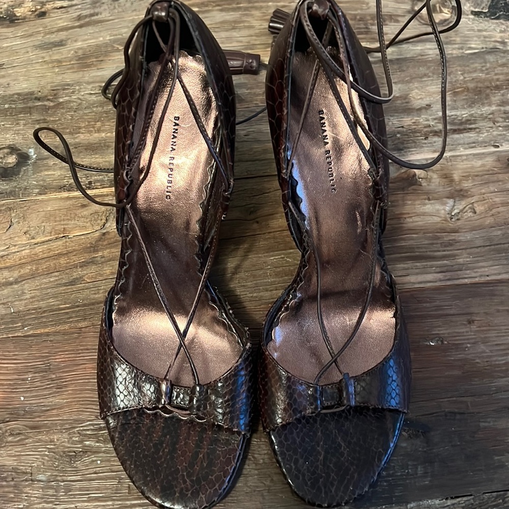 Banana Republic strappy wedge in chocolate brown croc print